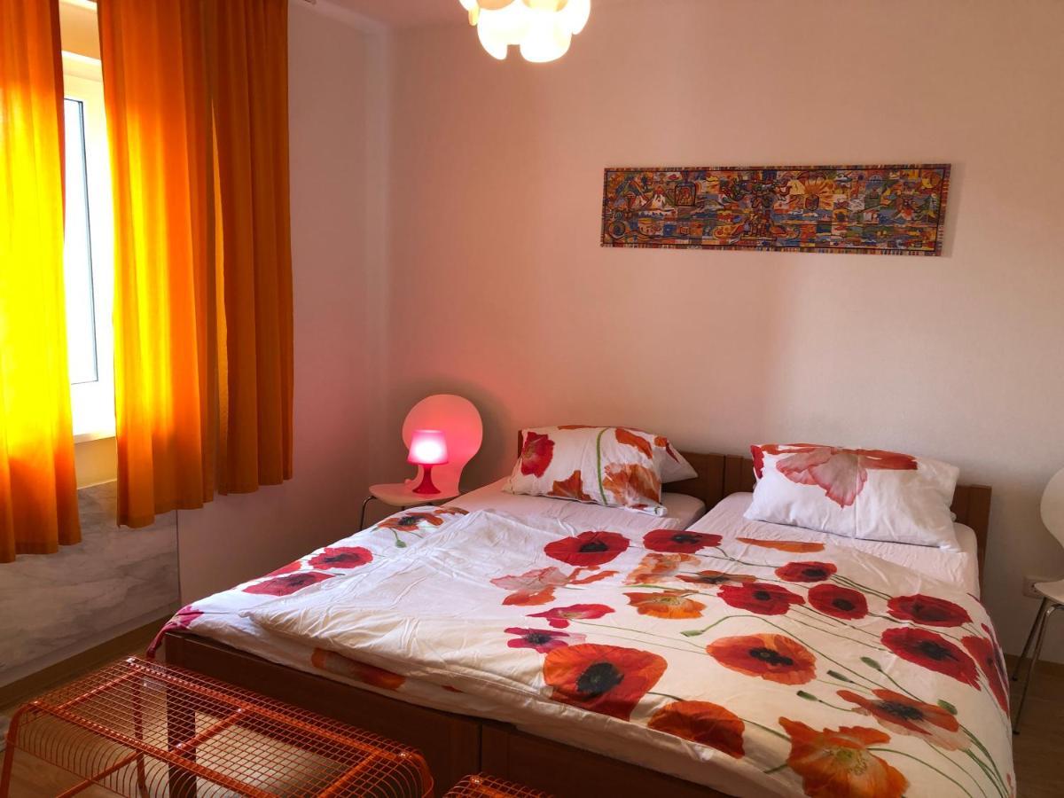 Altstadt Naehe 7 Min Fussweg Ueber Alte Maibruecke Zu Pension Mit Balkon & Garten, Ideal For Long Stay, Relocation Ochsenfurt Bagian luar foto
