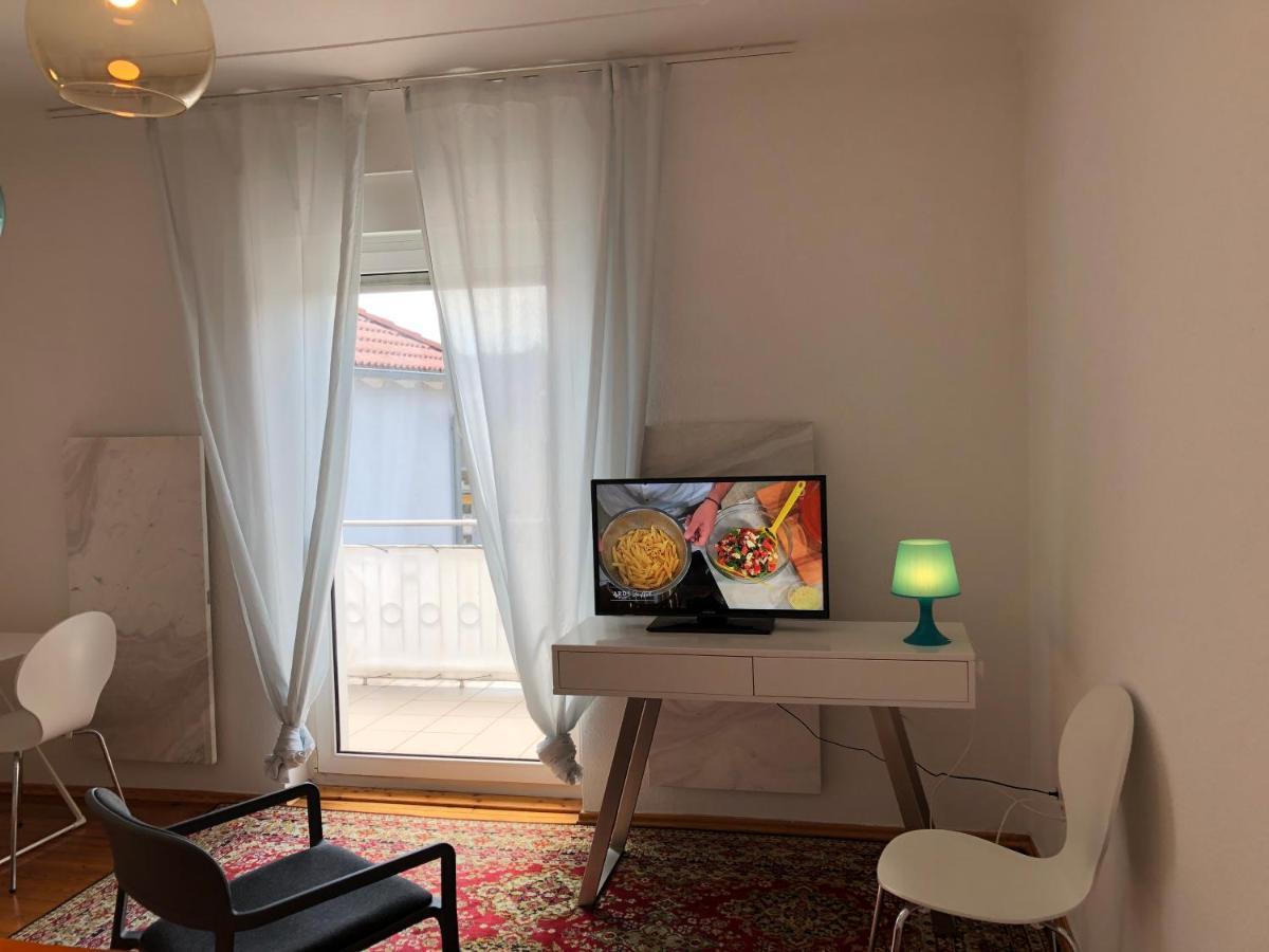 Altstadt Naehe 7 Min Fussweg Ueber Alte Maibruecke Zu Pension Mit Balkon & Garten, Ideal For Long Stay, Relocation Ochsenfurt Bagian luar foto