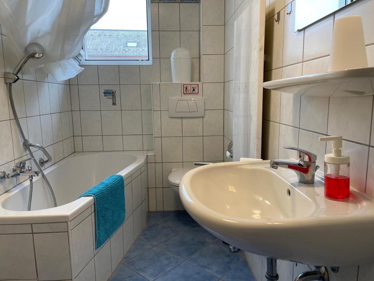 Altstadt Naehe 7 Min Fussweg Ueber Alte Maibruecke Zu Pension Mit Balkon & Garten, Ideal For Long Stay, Relocation Ochsenfurt Bagian luar foto