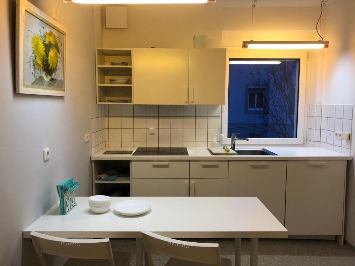 Altstadt Naehe 7 Min Fussweg Ueber Alte Maibruecke Zu Pension Mit Balkon & Garten, Ideal For Long Stay, Relocation Ochsenfurt Bagian luar foto