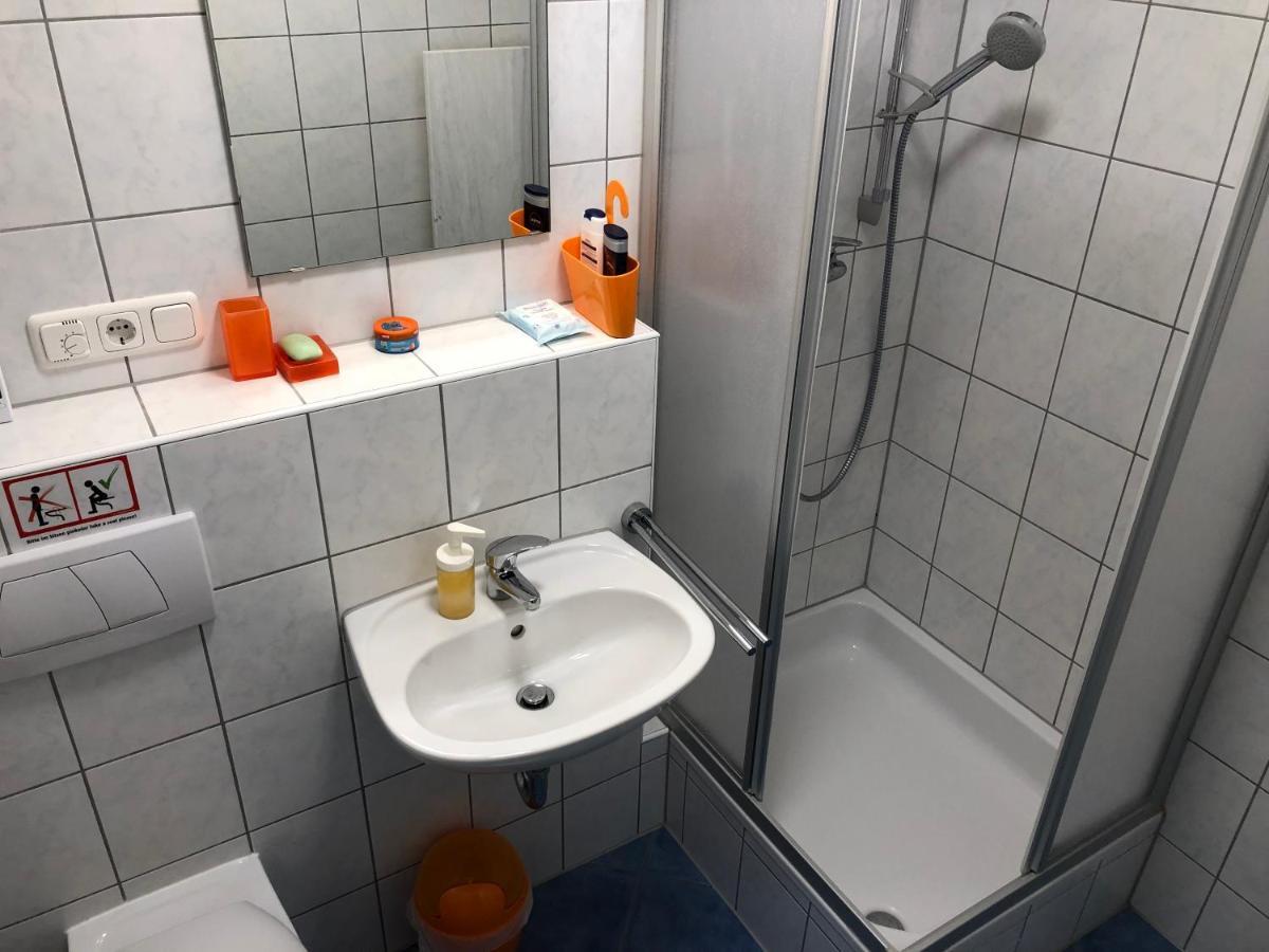 Altstadt Naehe 7 Min Fussweg Ueber Alte Maibruecke Zu Pension Mit Balkon & Garten, Ideal For Long Stay, Relocation Ochsenfurt Bagian luar foto